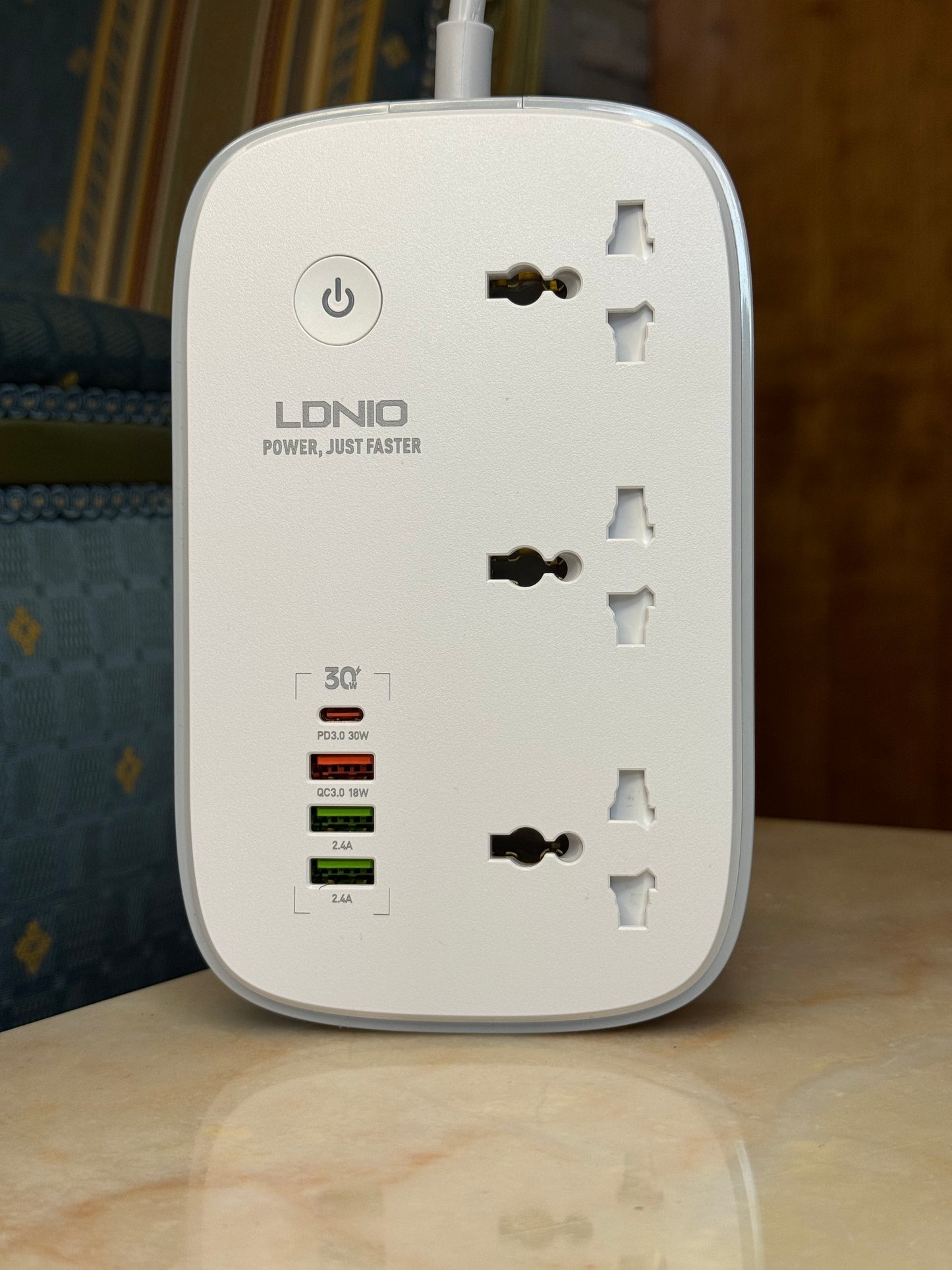 شريط مقبس طاقة ذكي يعمل بتقنية الواي فاي